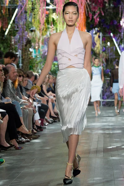Look 17